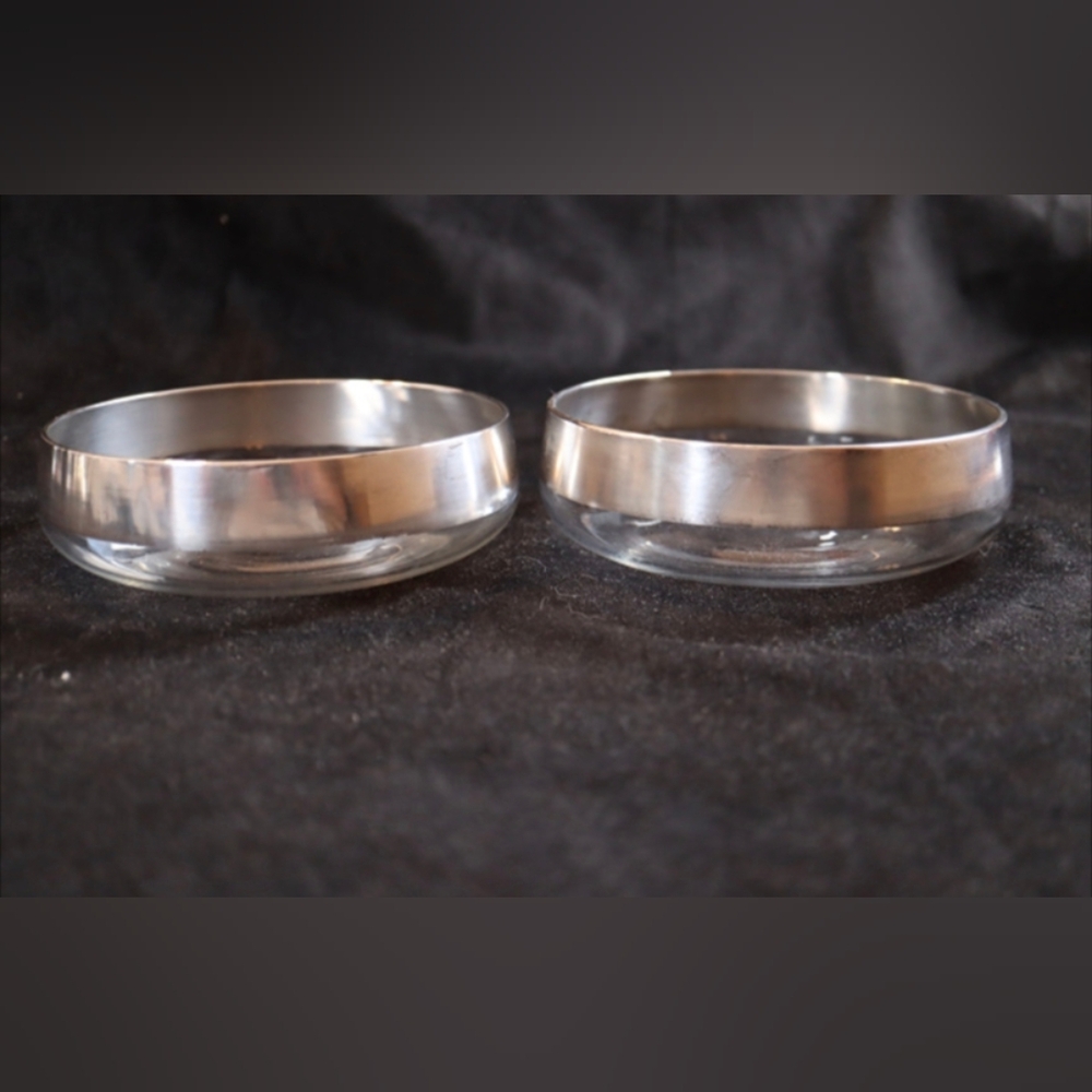 Vintage Dorothy Thorpe 2 Silver Banded Low Soup, Dessert Bowl 5.25” Diameter